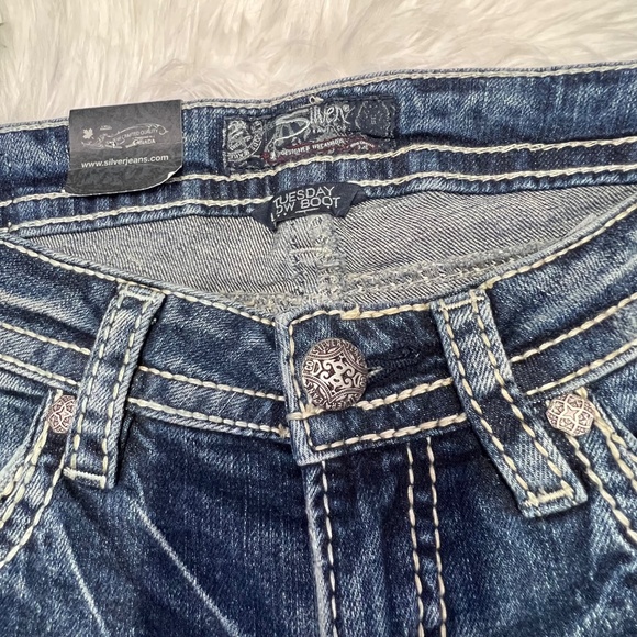 👖NWT($105)🤩|•SILVER JEANS•| Tuesday Low Rise Boot Cut Jeans Size 27x31👖 - Picture 8 of 12